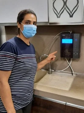 girl engaging with the user-friendly Chanson Water Purifier