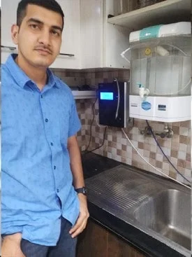 Healthy lifestyle with the Chanson Quality Water Purifier by a male user