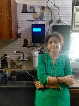 women operating the advanced Chanson Quality Water Purifier in his home