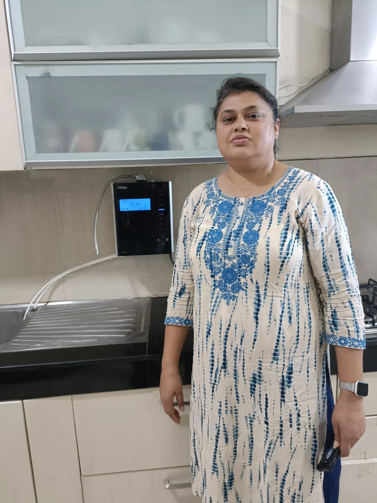 women relies on Chanson Quality Water Purifier for pure water