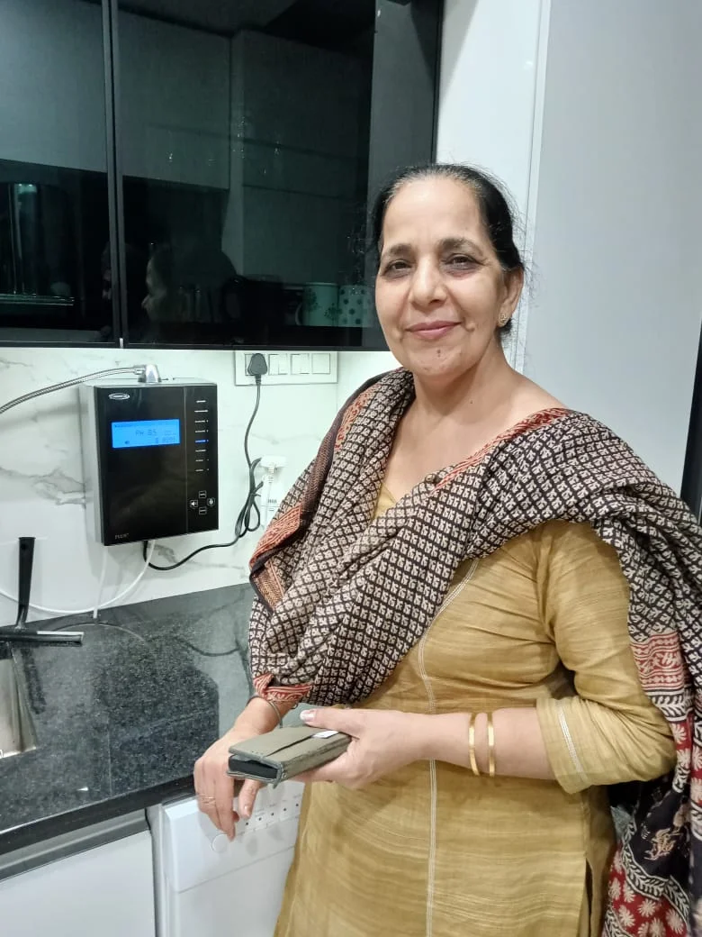 Reliable Chanson Quality Water Purifier in use by a women